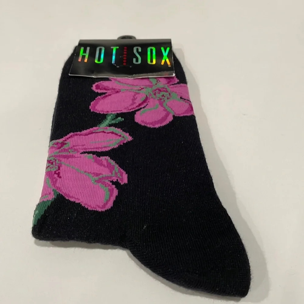 Hot Sox black ankle socks with pink flowers. NWT